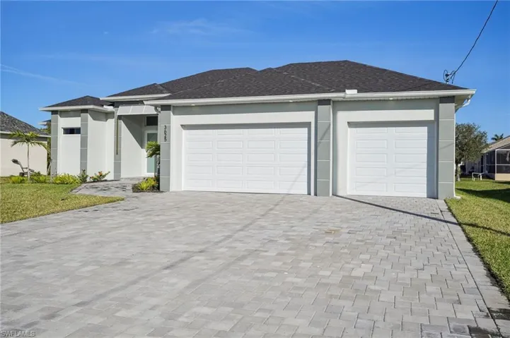 View of front facade with a garage and a front yard