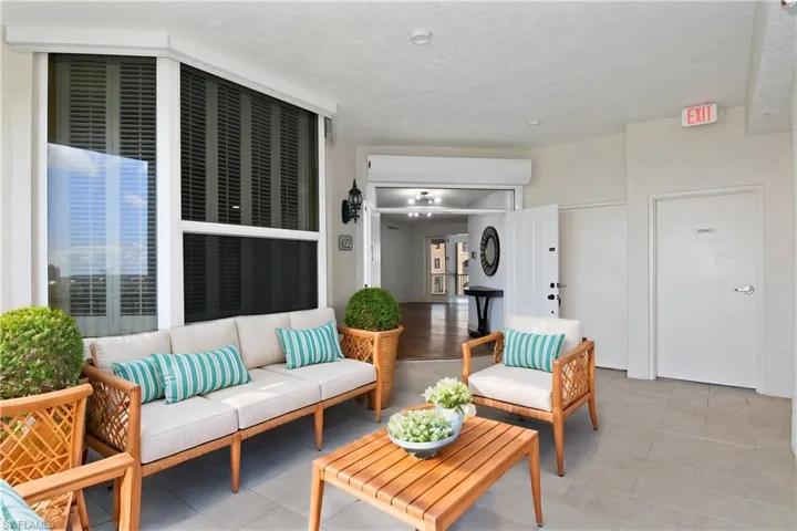 Living room with a textured ceiling
