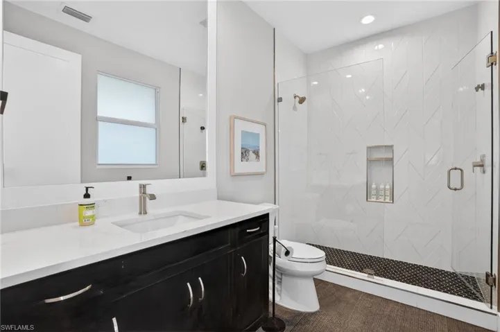 2nd Floor Bath