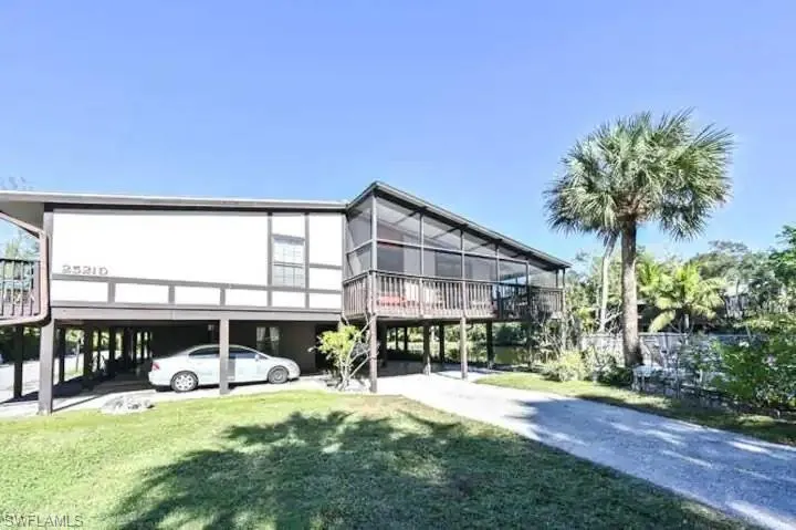2521  Estey  AVE, Naples, FL 34104