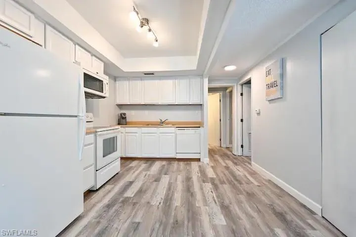 2521  Estey  AVE, Naples, FL 34104