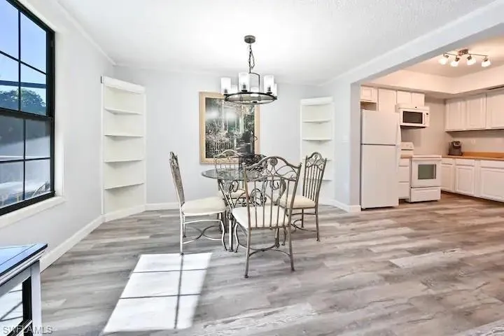 2521  Estey  AVE, Naples, FL 34104