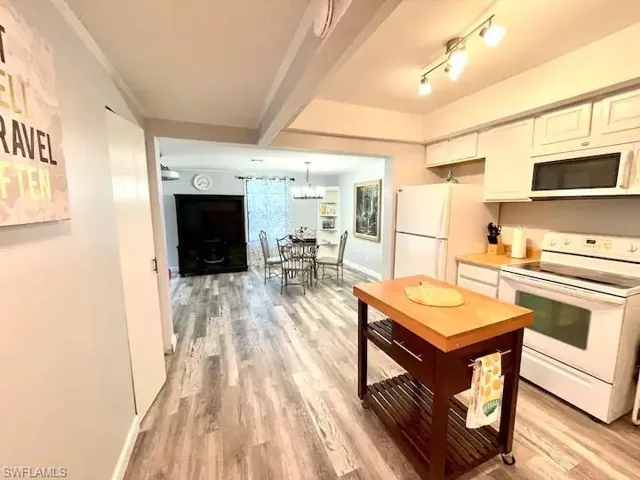 2521  Estey  AVE, Naples, FL 34104