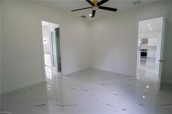 Tiled empty room with ceiling fan