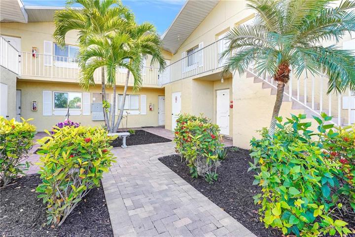 8127 Country RD # 106, FORT MYERS FL 33919
