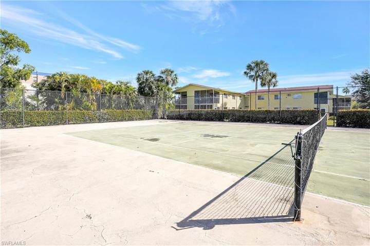 8127 Country RD # 106, FORT MYERS FL 33919