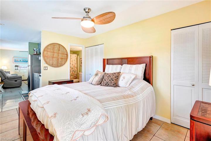 8127 Country RD # 106, FORT MYERS FL 33919