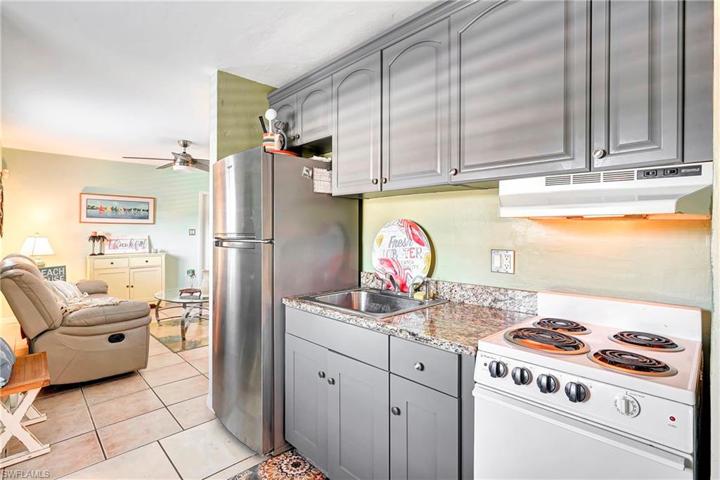 8127 Country RD # 106, FORT MYERS FL 33919