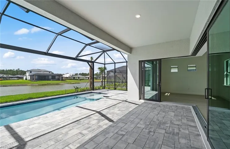 Custom pool/spa with sunshelf