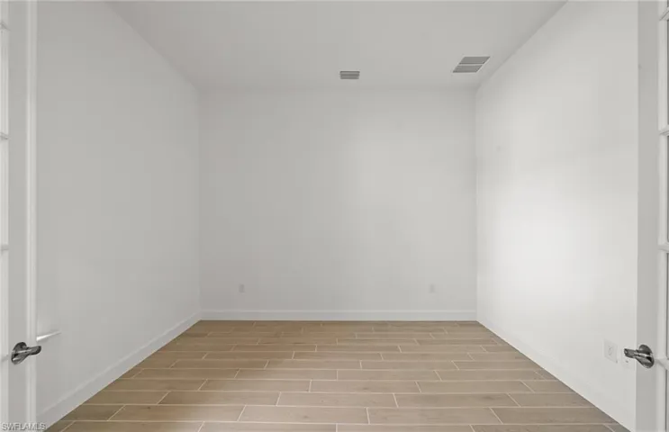 Enclosed flex room