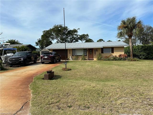 20800  Pine Tree  LN, Estero, FL 33928