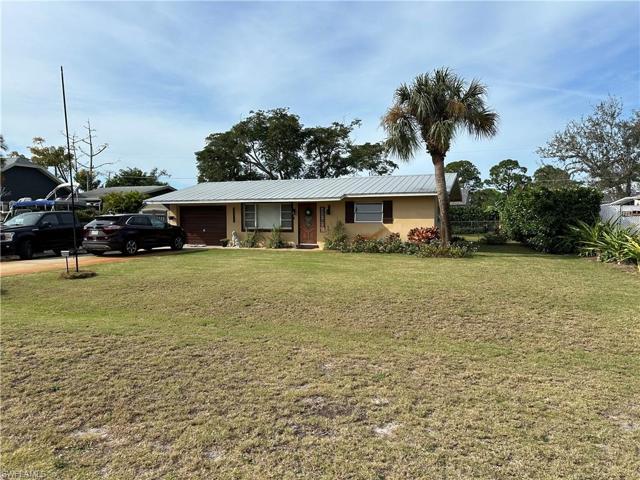20800  Pine Tree  LN, Estero, FL 33928