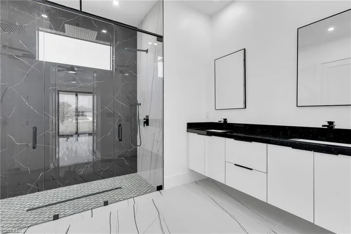 3916 Ne 17th Ave, Cape Coral, Florida 33909