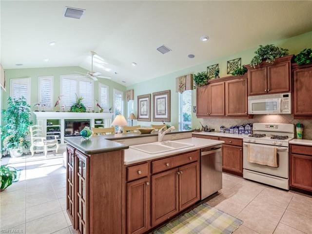 3380  Shady  BEND, Fort Myers, FL 33905