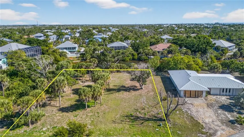 View of subject property with property parcel outlined