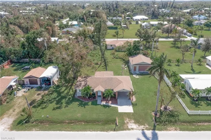 LARGE LOT AND GARAGE