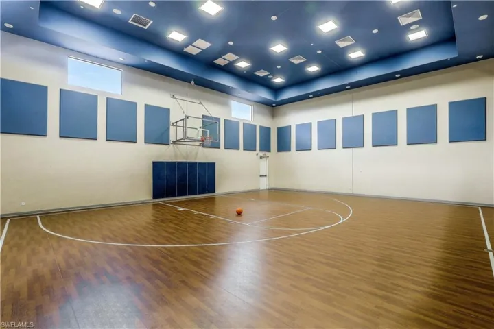 Indoor basketball court in Marbella Isles clubhouse