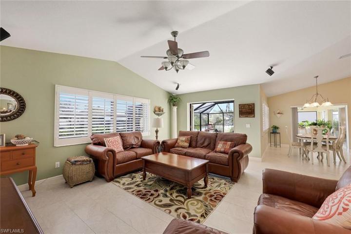 1401 SW 4th PL, CAPE CORAL FL 33991