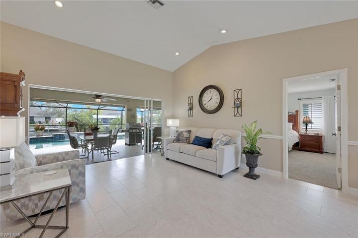 1401 SW 4th PL, CAPE CORAL FL 33991