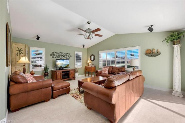 1401 SW 4th PL, CAPE CORAL FL 33991
