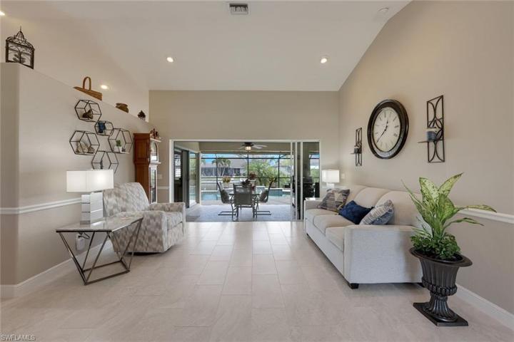 1401 SW 4th PL, CAPE CORAL FL 33991