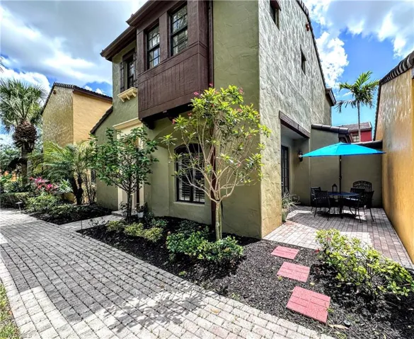 9137 Chula Vista St 12602, Naples, Florida 34113