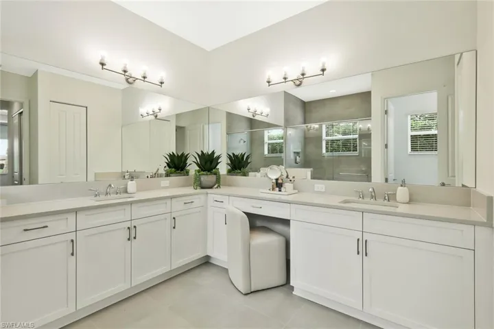 11805  Drake  LN, Naples, FL 34120
