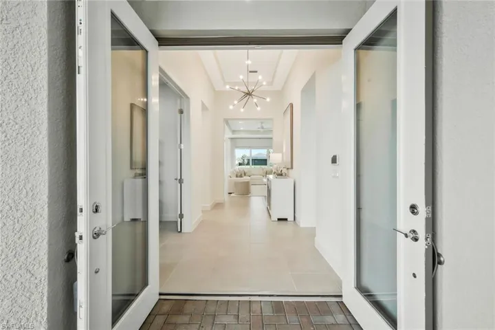 11805  Drake  LN, Naples, FL 34120