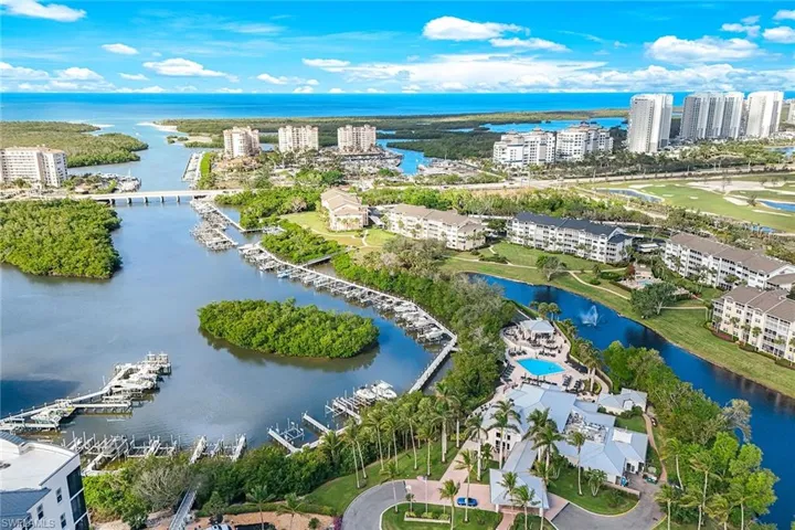 760  Wiggins Lake  DR, Naples, FL 34110