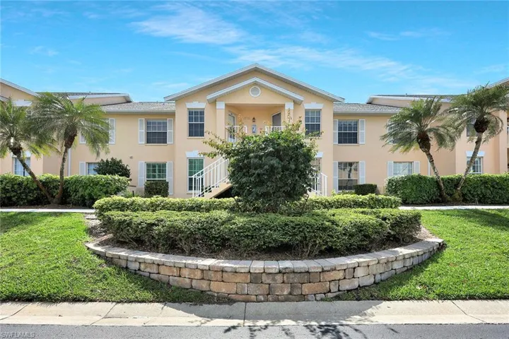 760  Wiggins Lake  DR, Naples, FL 34110