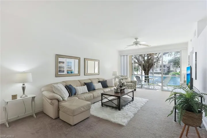 760  Wiggins Lake  DR, Naples, FL 34110