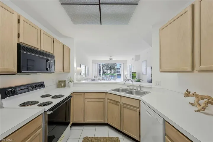 760  Wiggins Lake  DR, Naples, FL 34110