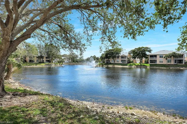 760  Wiggins Lake  DR, Naples, FL 34110