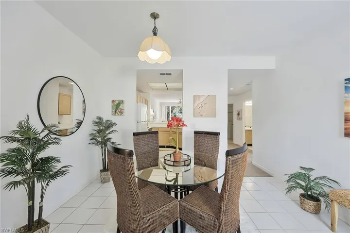 760  Wiggins Lake  DR, Naples, FL 34110