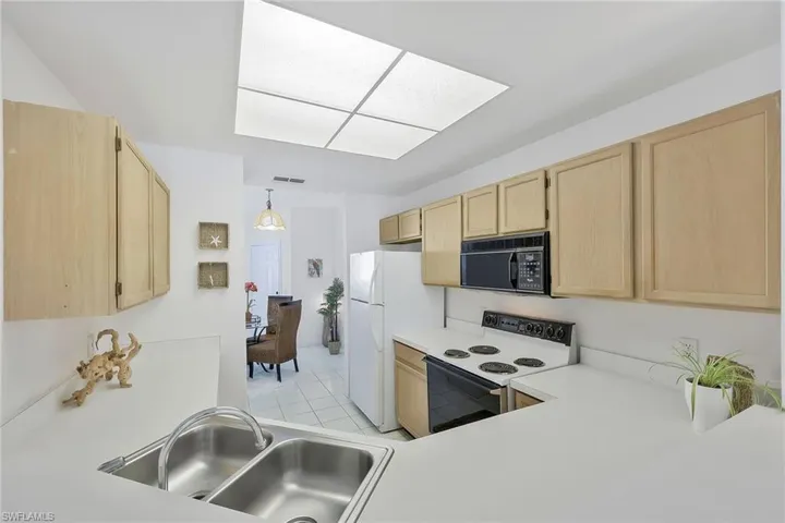 760  Wiggins Lake  DR, Naples, FL 34110