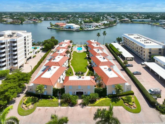 3070 Gulf Shore Blvd N 209, Naples, Florida 34103
