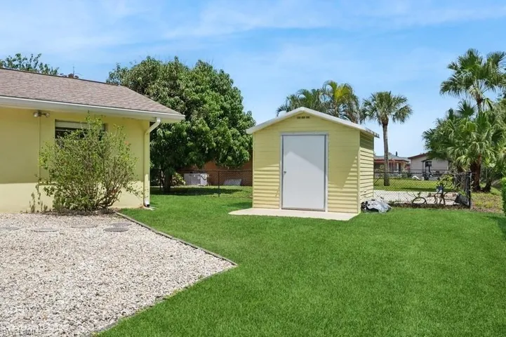 2228  Poinciana  DR, Naples, FL 34105