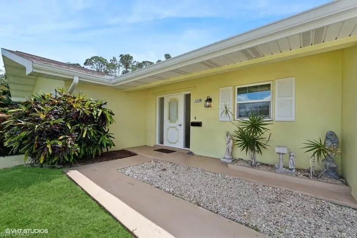 Entrance to property with stucco siding