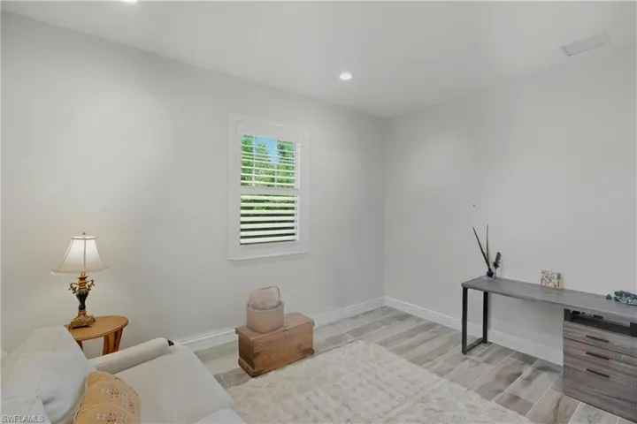 6947  Avalon  CIR, Naples, FL 34112