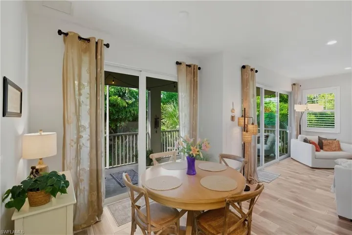 6947  Avalon  CIR, Naples, FL 34112