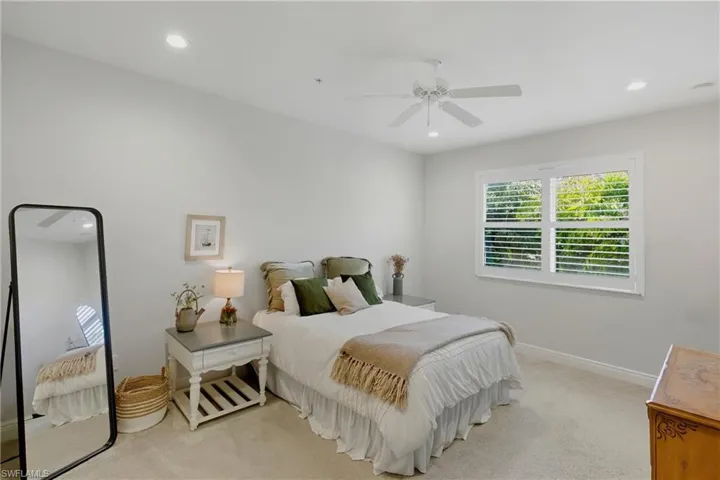 6947  Avalon  CIR, Naples, FL 34112