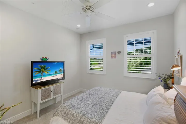 6947  Avalon  CIR, Naples, FL 34112
