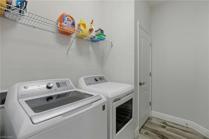 6947  Avalon  CIR, Naples, FL 34112