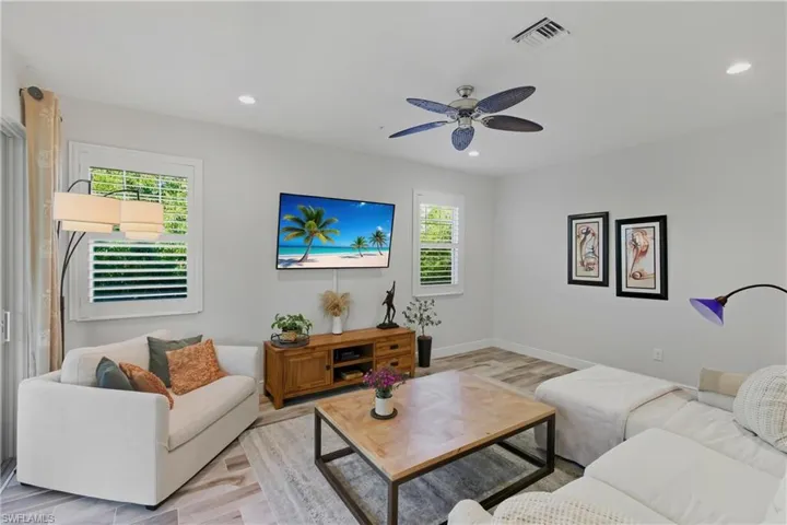 6947  Avalon  CIR, Naples, FL 34112