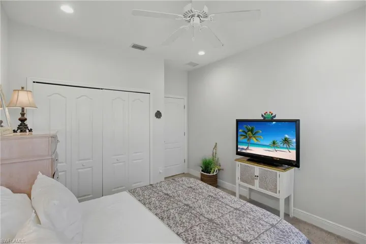6947  Avalon  CIR, Naples, FL 34112
