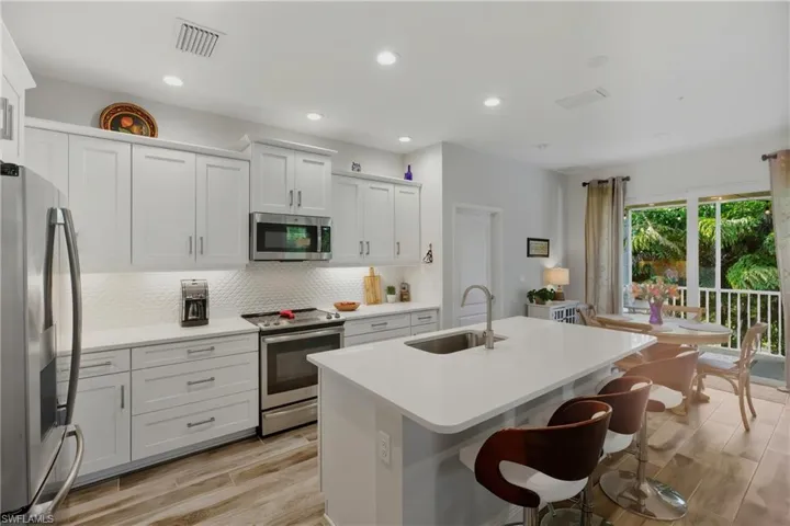 6947  Avalon  CIR, Naples, FL 34112