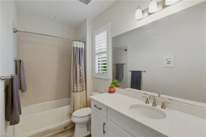 6947  Avalon  CIR, Naples, FL 34112