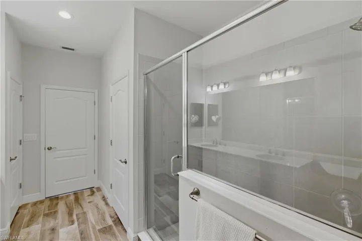 6947  Avalon  CIR, Naples, FL 34112