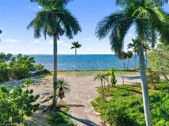 8661 Cajuput Cv, Fort Myers, Florida 33919