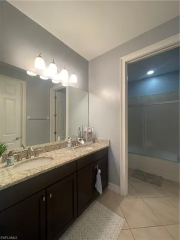 Guest bathroom 1
